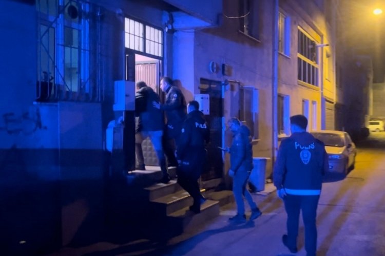 Bursa'da eşinden boşanıp bunalıma giren adam ailesinden 3 kişiyi &ouml;ld&uuml;rd&uuml;