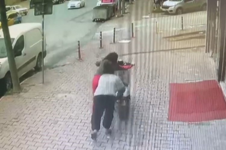Elektrikli motosikleti iterek &ccedil;almaya &ccedil;alışırken esnafa yakalandı