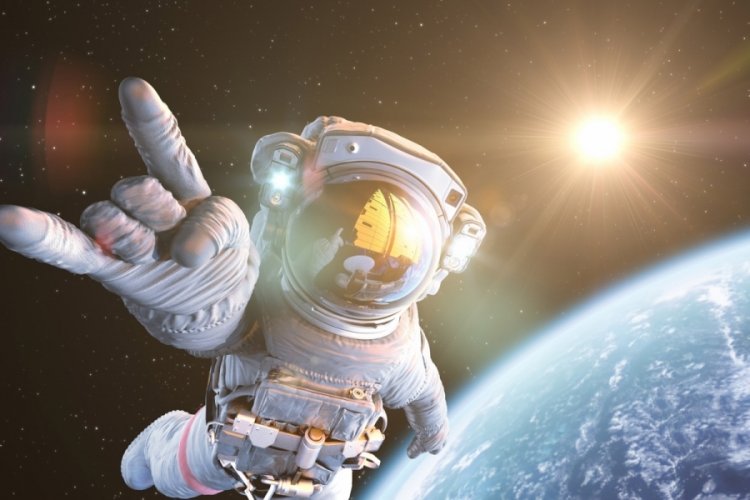 Astronotlar ne kadar maaş alıyor? Astronotlar ne kadar kazanıyor? Astronot nasıl olunur? Rusya'da kozmonot maaşları ne kadar? Gen&ccedil;ler astronot olmak istiyor mu? Nasıl astronot olurum?