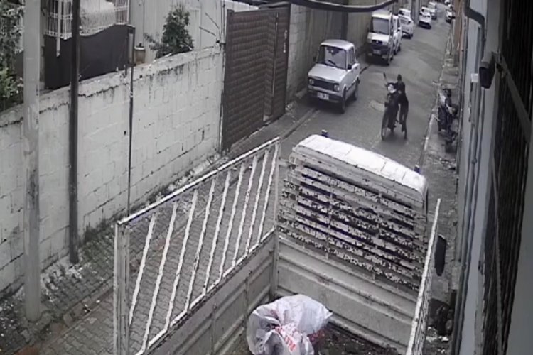 Adana'da 15 yaşındaki &ccedil;ocuk &ouml;nce g&uuml;venlik kamerasına, daha sonra polise yakalandı