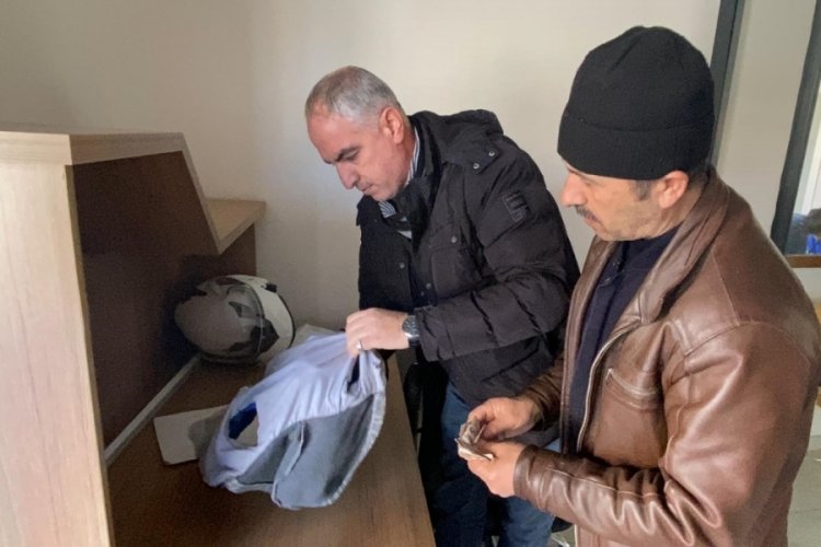 Elazığ'da dilencinin topladığı paralar &ouml;zel olarak dikilmiş b&ouml;lmeden &ccedil;ıktı