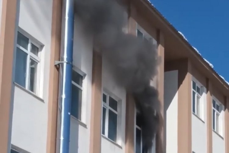 Van'da okuldan y&uuml;kselen dumanlar paniğe neden oldu
