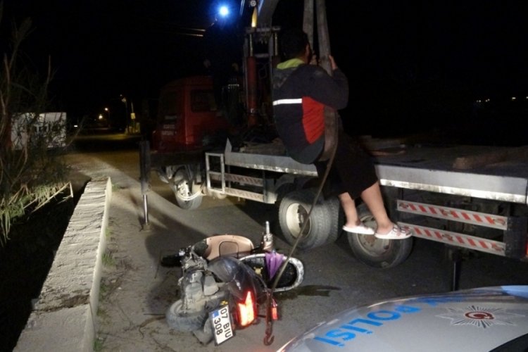 Antalya'da 7 kişi yakalanacaklarını anlayınca &ouml;nce kazaya karıştı, sonra ka&ccedil;maya &ccedil;alıştı