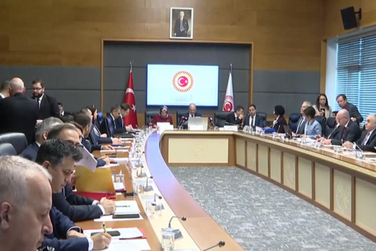 Sağlık alanında d&uuml;zenlemeler i&ccedil;eren kanun teklifinin g&ouml;r&uuml;şmelerine başlandı