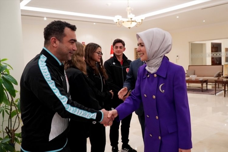 Bakan Mahinur &Ouml;zdemir G&ouml;ktaş'tan Filistinli gazeteciye taziye ziyareti