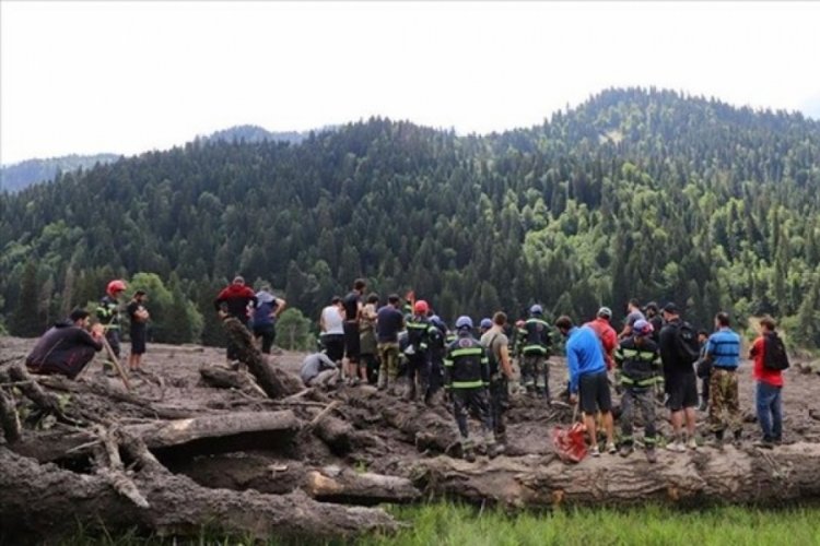 G&uuml;rcistan'da heyelan: &Ouml;l&uuml; sayısı 11'e &ccedil;ıktı