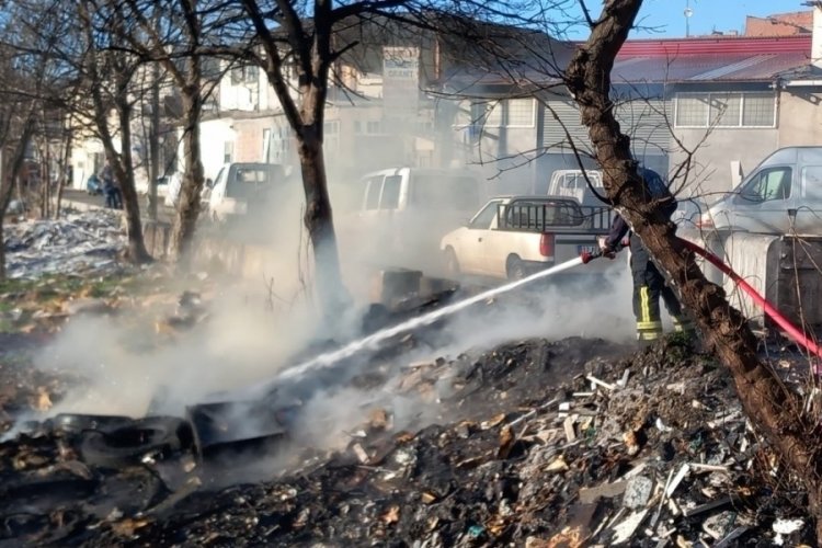 Tekirdağ'da lise bah&ccedil;esinde &ccedil;ıkan yangın korkuttu!