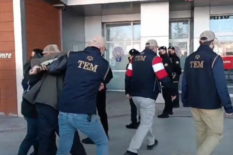 Kırmızı b&uuml;lten ile aranan &ouml;rg&uuml;t mensubu Eskişehir'de yakalandı