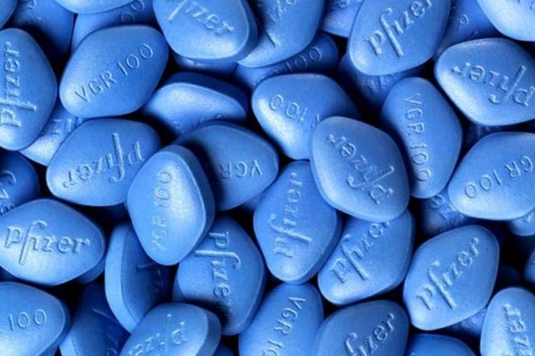 Neden Viagra kullanılır? Viagra cinsel ilişkiyi uzatır mı? Viagra kaç yaşından sonra kullanılır? Viagra kadına etki eder mi? Viagra vücuttan ne zaman atılır?