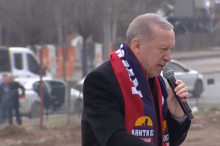 Cumhurbaşkanı Erdoğan: &Ouml;nceliğimiz deprem b&ouml;lgesi
