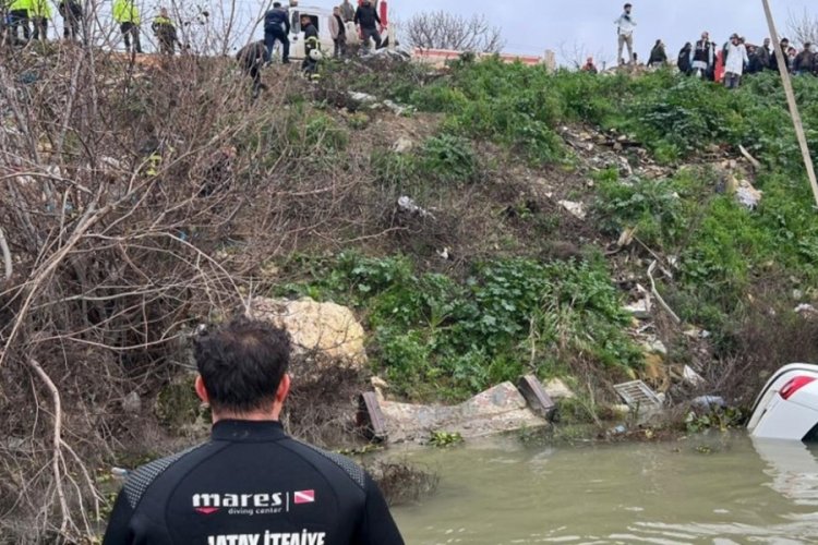 Asi Nehri'ne d&uuml;şen otomobildeki vatandaşın cansız bedenine 5 saat sonra ulaşıldı