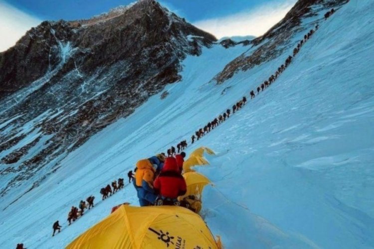 Everest dağına dışkı bırakmak yasaklanıyor