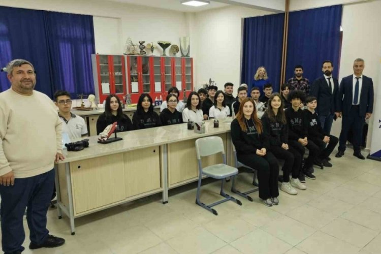 Bandırma F&uuml;ze Kul&uuml;b&uuml; &ouml;ğrencileri Alper Gezeravcı'yı bekliyor