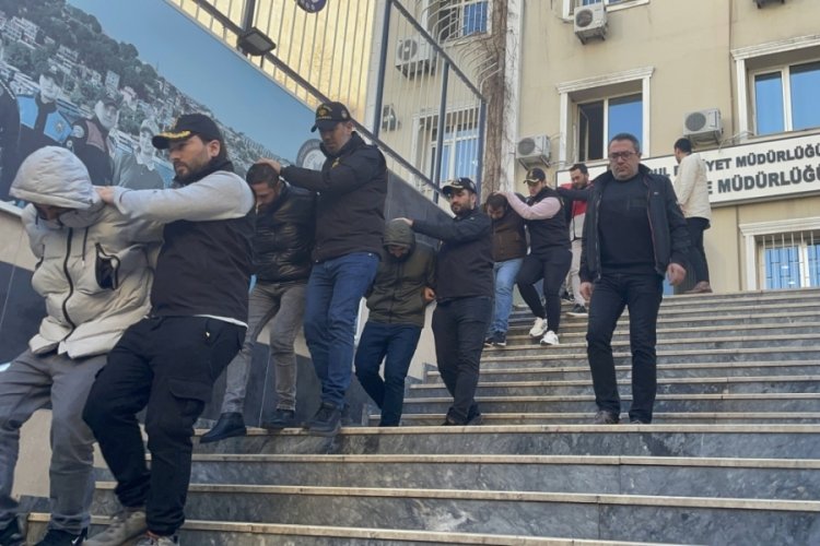 İstanbul'da 'kilometre' dolandırıcılığı! 25 ş&uuml;pheli adliyeye sevk edildi
