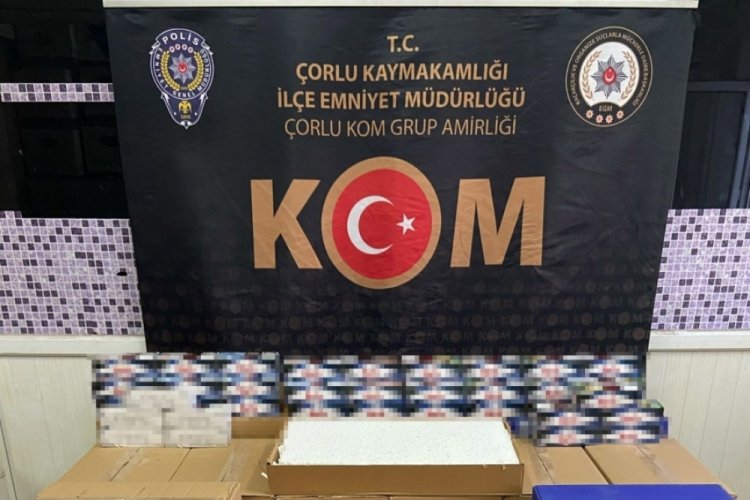 Ş&uuml;pheli ara&ccedil;tan binlerce makaron ve t&uuml;t&uuml;n &ccedil;ıktı