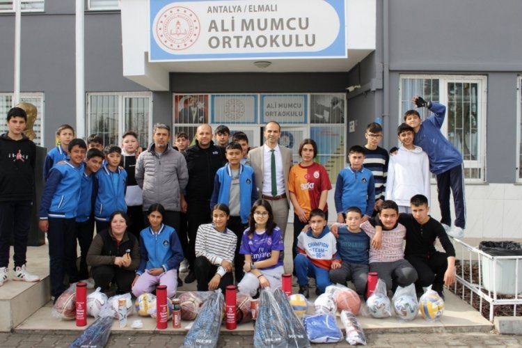 Antalya'da okullara spor malzemesi dağıtıldı