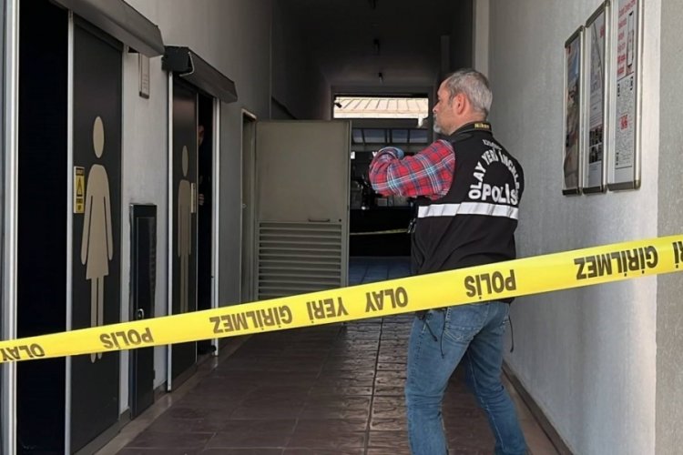 Kocaeli'de &ccedil;atıdaki havalandırma deliğinden girerek kuyumcu soydular
