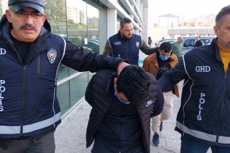 Samsun'da g&ouml;&ccedil;men ka&ccedil;ak&ccedil;ılığıyla operasyonu!