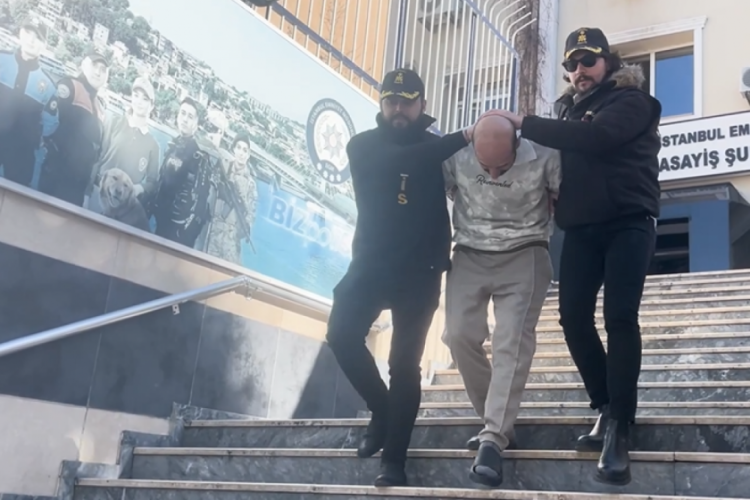 İstanbul'da İngiliz &ouml;ğretmeni &ouml;ld&uuml;r&uuml;p intihar girişiminde bulunan ş&uuml;pheli adliyeye sevk edildi