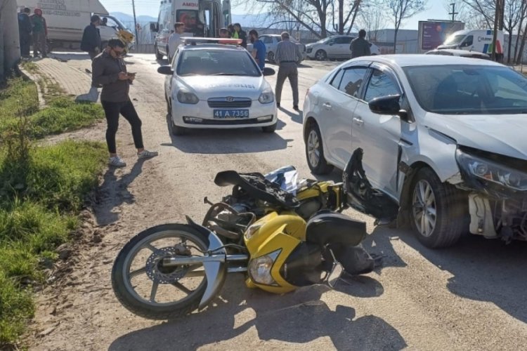 Kocaeli'de motosiklet ile otomobil &ccedil;arpıştı: 1 yaralı
