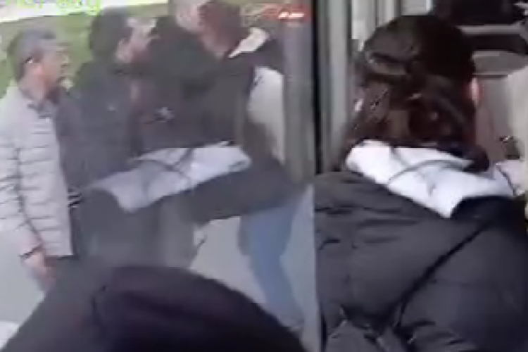 Bursa'da otob&uuml;s şof&ouml;r&uuml;ne saldırı anı kamerada!