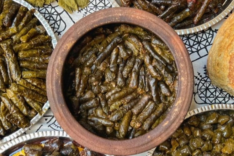 Tokatlı kadınlar İstanbul'un &uuml;nl&uuml; restoranlarına "Tokat dolması" g&ouml;nderiyor