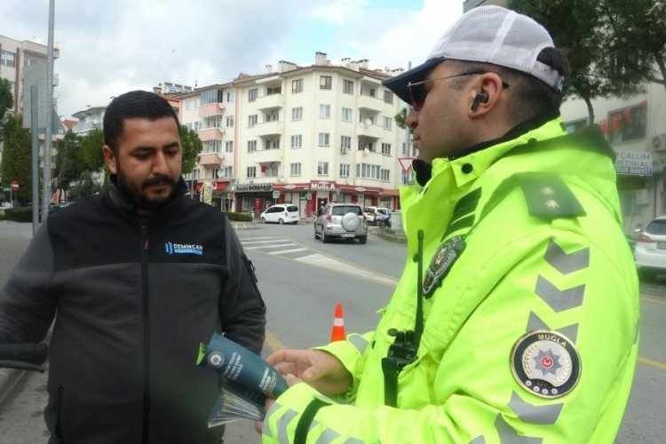 Muğla'da Scooter uyarısı kurallara uymayan s&uuml;r&uuml;c&uuml;lere 690 TL ceza
