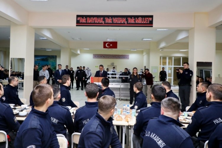 Vali Kara&ouml;meroğlu, polis adaylarıyla bir araya geldi