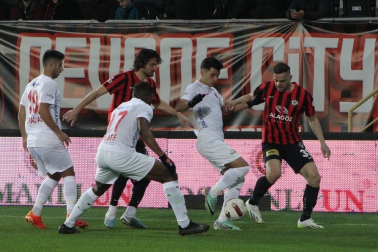 &Ccedil;orum FK &Uuml;mraniyespor'a 1-0 mağlup oldu