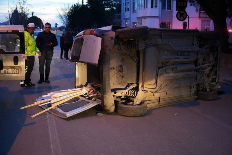 Edirne'de iki otomobil &ccedil;arpıştı: 1 yaralı