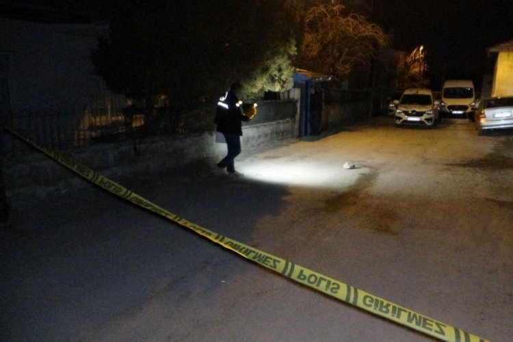 Malatya'da gen&ccedil;lerin "kız" kavgası kanlı bitti: 1 yaralı