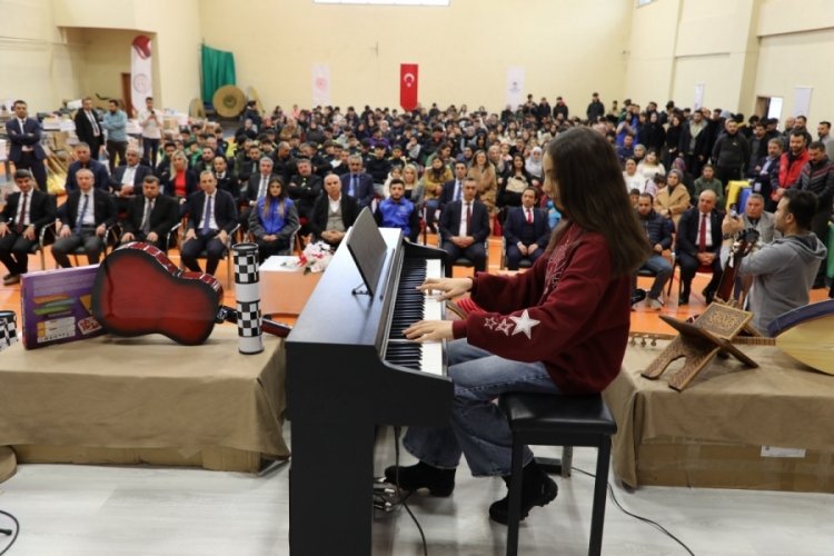 Ağrı'da gen&ccedil;lere spor ve sanat malzemesi desteği