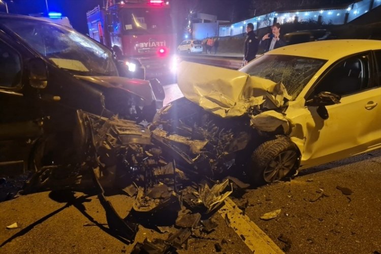 Kırklareli'nde panelvan ile otomobilin &ccedil;arpıştı! 2 kişi yaralandı