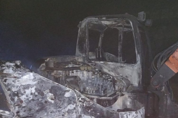 Sinop'ta yanan iş makinası itfaiye ekiplerince s&ouml;nd&uuml;r&uuml;ld&uuml;