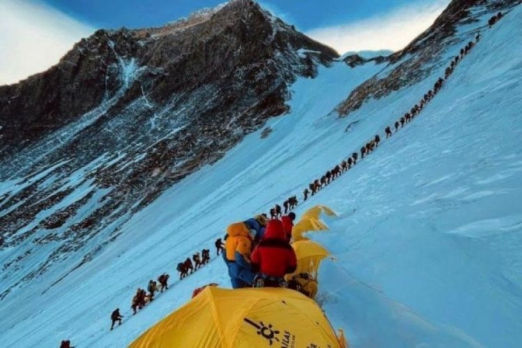 Everest dağına dışkı bırakmak yasaklanıyor