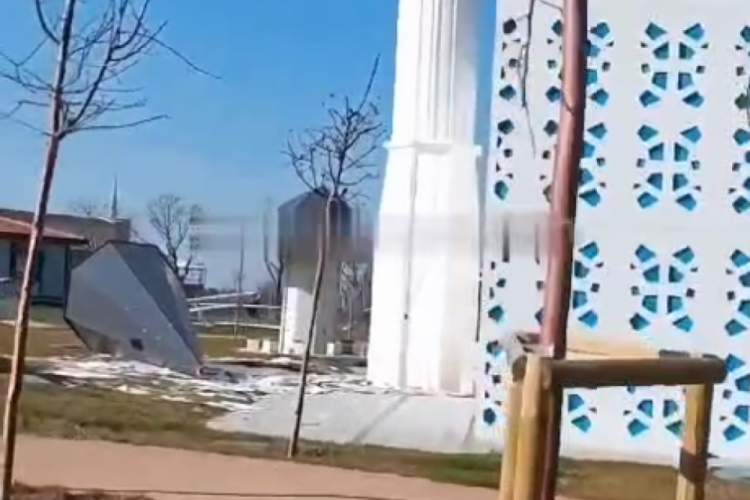 Bursa'da caminin minaresi &ccedil;&ouml;kt&uuml;!