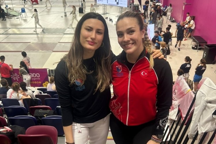 Milli eskrimciler Nisanur Erbil ve Deniz Selin &Uuml;nl&uuml;dağ, Peru'da ana tabloda