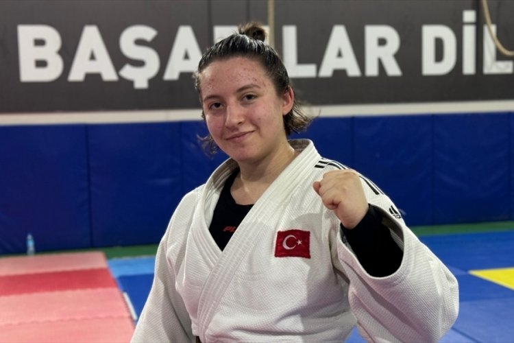Milli judocu Firdevs Dilbirliği, depremzede ailesine moral oldu