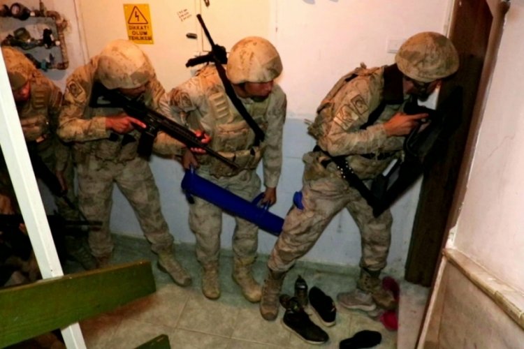 Mersin'de ter&ouml;r &ouml;rg&uuml;tlerine operasyon: 5 g&ouml;zaltı