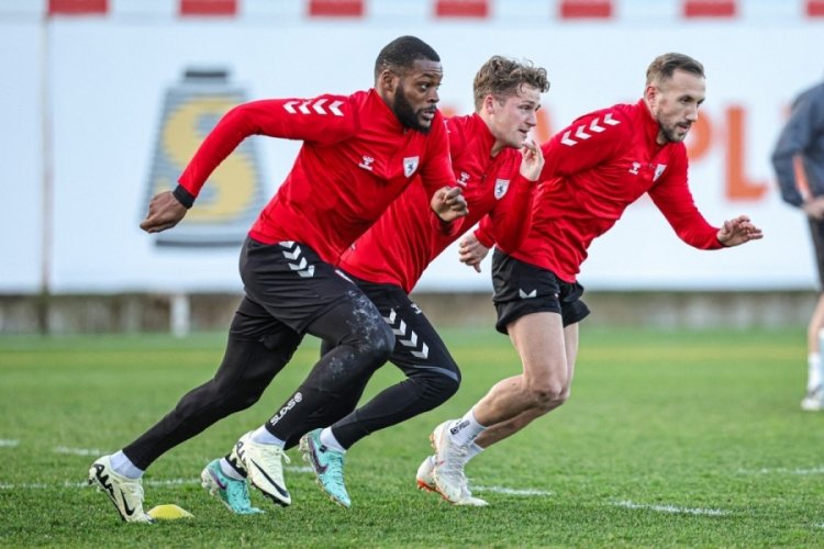Samsunspor, 3 futbolcuyu transfer ederken, 3 futbolcu ile de yollarını ayırdı