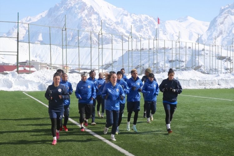Hakkarig&uuml;c&uuml; Kadın Futbol Takımı kadrosunu g&uuml;&ccedil;lendirdi