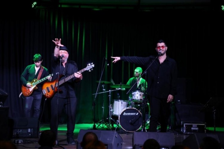 Bursa'da Rock M&uuml;ziğin Efsaneleri Vefa konserinde anıldı
