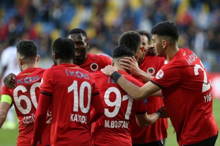 Gen&ccedil;lerbirliği'nde 4 futbolcu ile daha yollar ayrıldı