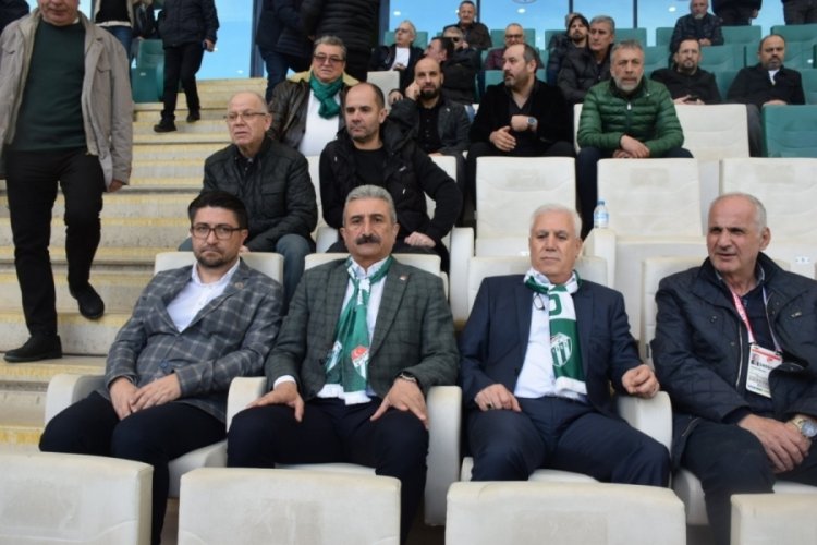 CHP İl &Ouml;rg&uuml;t&uuml; Bursaspor ma&ccedil;ını trib&uuml;nden izledi!