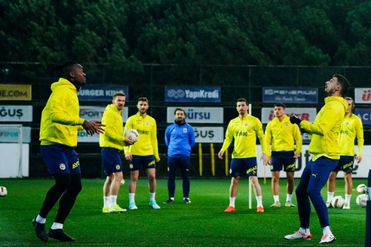 Fenerbah&ccedil;e, Alanyaspor ma&ccedil;ı &ouml;ncesi kampa girdi