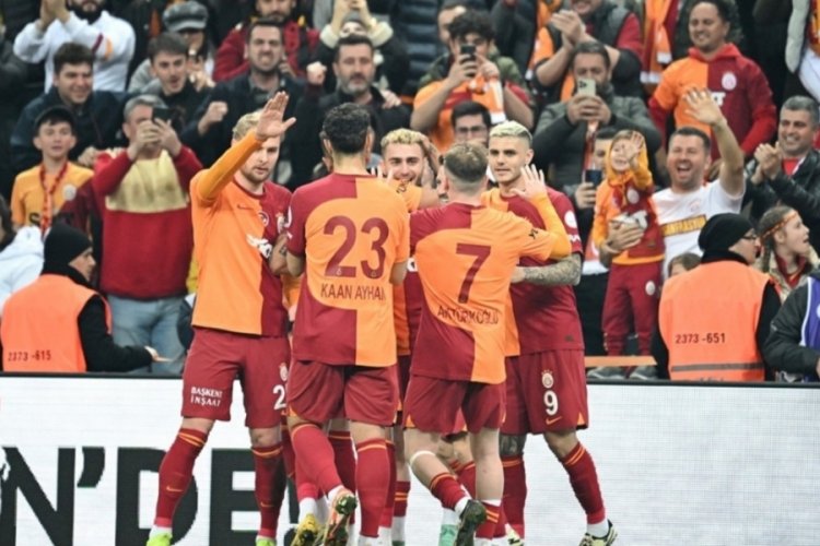 Galatasaray, sahasında Başakşehir'i 2-0 mağlup etti