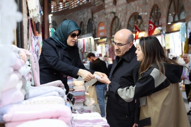 Bursa Valisi Demirtaş ailesi ile Tarihi &Ccedil;arşı'da