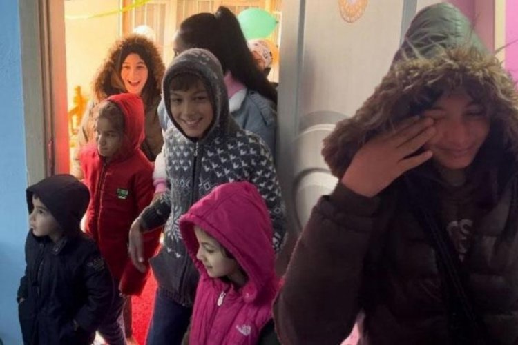 Şanlıurfa'da annelerinin terk ettiği 6 &ccedil;ocuğun hayatı 1 paket makarnayla değişti!