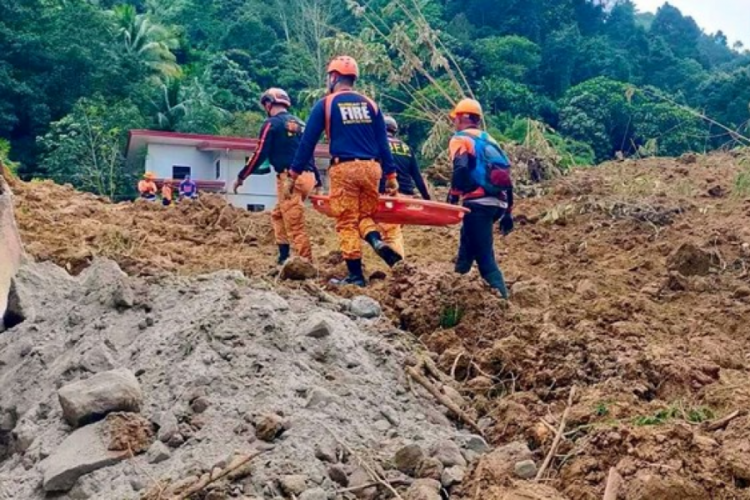 Filipinler'deki toprak kaymasında can kaybı y&uuml;kseldi