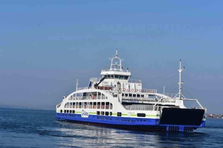 &Ccedil;anakkale'de feribot seferlerine fırtına engeli